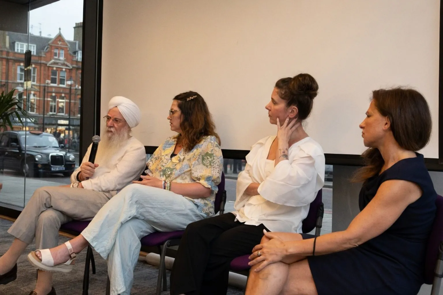 L'Université de Westminster étudie l'intégration du yoga dans les thérapies psychologiques