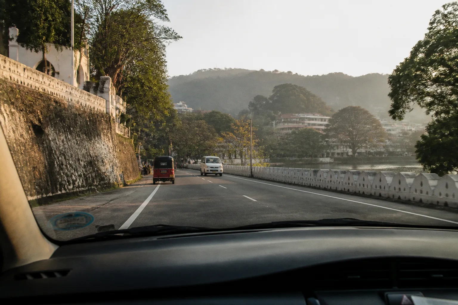 Location de voiture à Kandy (Sri Lanka) : guide pratique 2026
